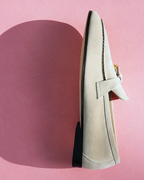 百搭平底鞋，奠定优雅轮廓基调